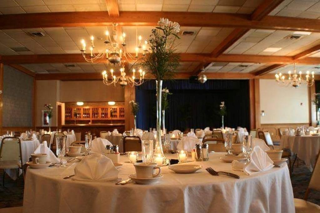 Hotel Carlisle & Embers Convention Center Εξωτερικό φωτογραφία