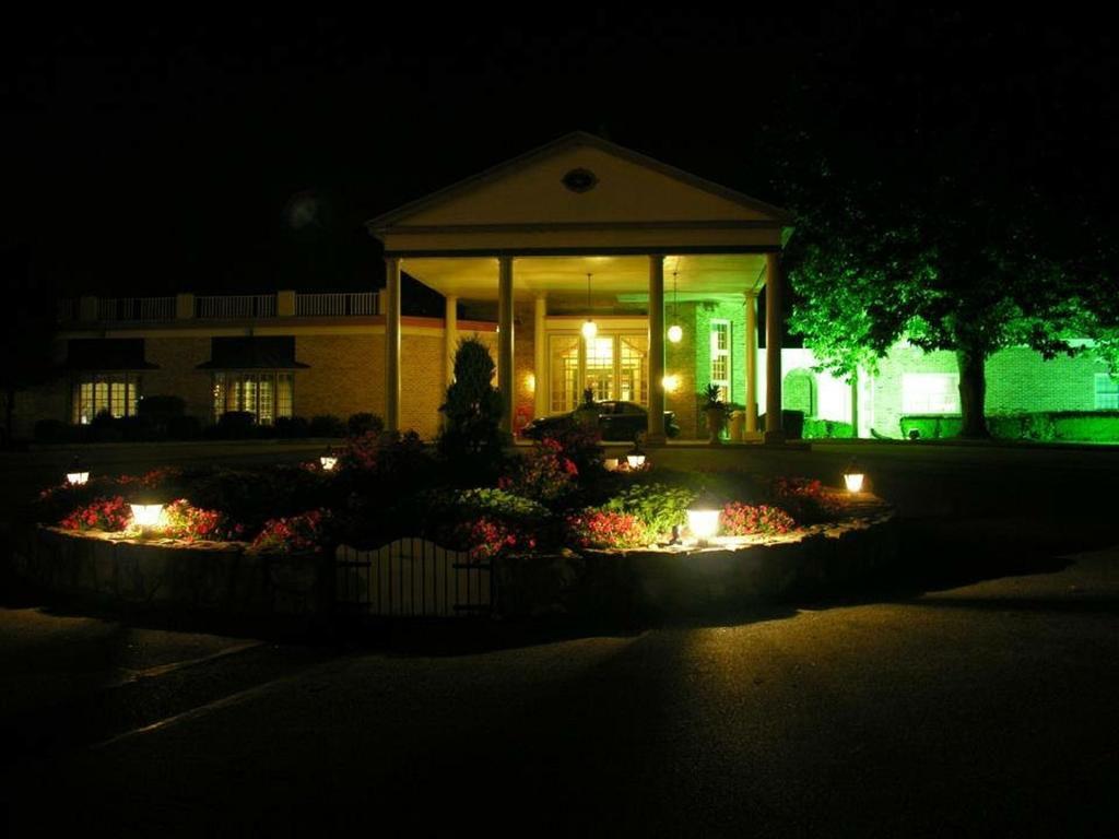 Hotel Carlisle & Embers Convention Center Εξωτερικό φωτογραφία